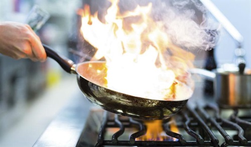 Scambio di conoscenze, norme sociali e reputazione nel mondo degli chef stellati