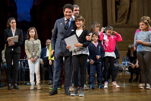 Matteo Marzotto, durante la premiazione del Concorso per le Scuole della provincia di Vicenza, Il Pianeta che Vorrei, cibo nuovo per un pianeta nuovo