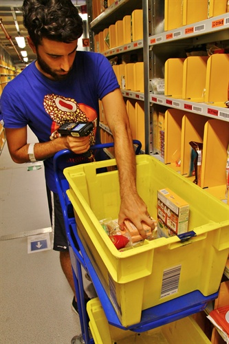 Picking del prodotti del negozio Alimentari