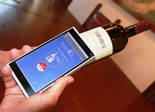 Soluzione NFC Autentico per l'anticontraffazione del vino
