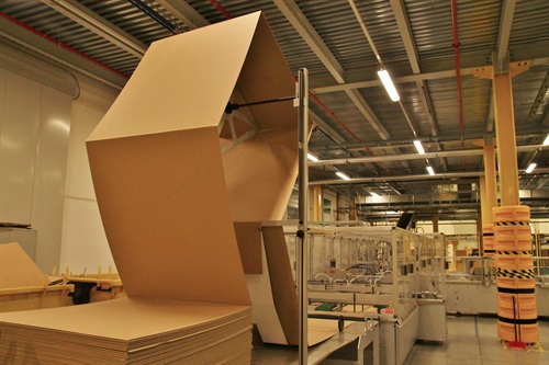 Amazon - Centro di distribuzione di Castel San Giovanni - La nuova pack machine, la macchina che consente di confezionare circa 800 pacchi all'ora. 