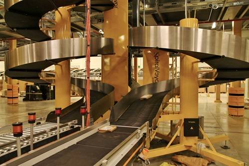 Amazon - Centro di distribuzione di Castel San Giovanni - I prodotti vengono inviati al reparto outbound per la spedizione