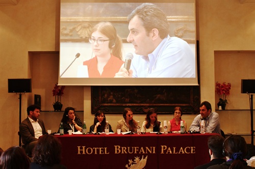 Il panel di presentazione dei saggi delle 5 studentesse vincitrici della prima edizione