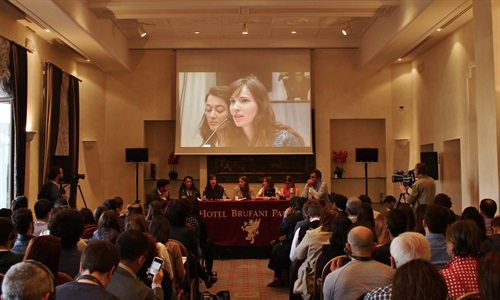 Il panel di presentazione dei saggi delle 5 studentesse vincitrici della prima edizione