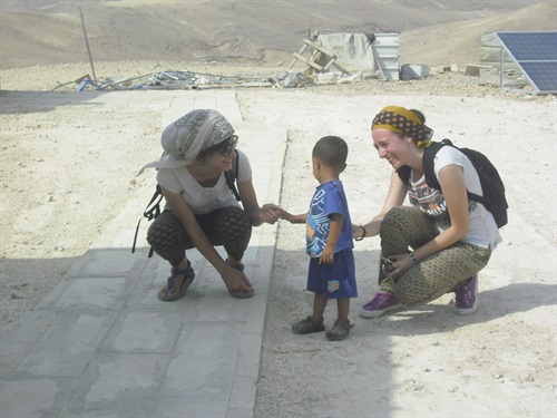 Claudia, interfacoltà Lettere e Filosofia - Economia e Viviana, facoltà di Scienze politiche e sociali, UCSC Charity Work Program 2015 – Terra Santa