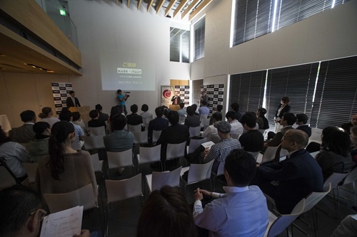 Conferenza stampa a Tokyo