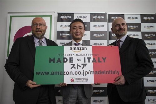 Da sinistra,  Francesco Formiconi, Presidente del comitato Retail di EBC (European Business Council); Lorenzo Morini, Ministro Consigliere dell’Ambasciata d’Italia in Giappone; Ken Hoshi Director Seller Services di Amazon Giappone