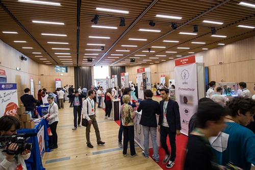 Esposizione delle mini-imprese a BIZ Factoy