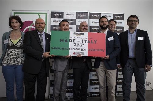 Gli artigiani italiani assieme a Francesco Formiconi, Presidente del comitato Retail di EBC (European Business Council); Lorenzo Morini, Ministro Consigliere dell’Ambasciata d’Italia in Giappone; Ken Hoshi Director Seller Services di Amazon Giappone