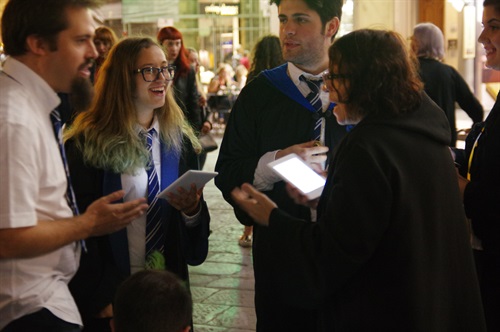 Lettura di Harry Potter con Kindle in piazza di San Giovanni a Firenze con l'associazione 