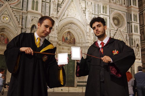 Lettura di Harry Potter con Kindle in piazza di San Giovanni a Firenze con l'associazione 