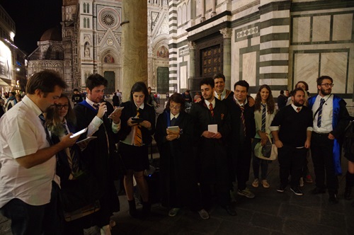 Lettura di Harry Potter con Kindle in piazza di San Giovanni a Firenze con l'associazione 