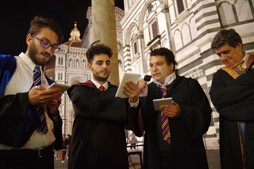 Lettura di Harry Potter con Kindle in piazza di San Giovanni a Firenze con l'associazione 