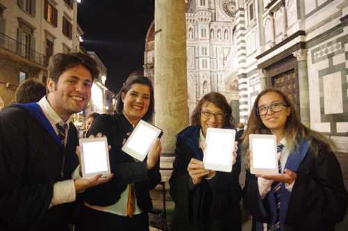 Lettura di Harry Potter con Kindle in piazza di San Giovanni a Firenze con l'associazione 