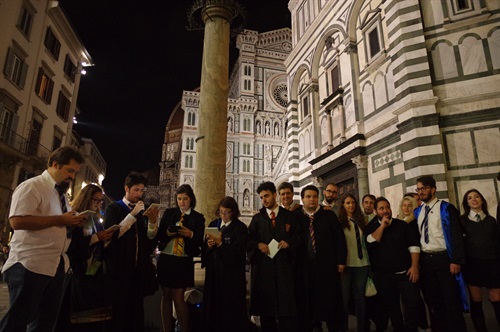 Lettura di Harry Potter con Kindle in piazza di San Giovanni a Firenze con l'associazione 