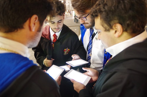 Lettura di Harry Potter con Kindle in piazza di San Giovanni a Firenze con l'associazione 