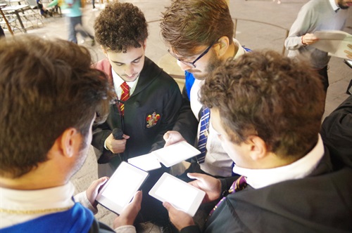Lettura di Harry Potter con Kindle in piazza di San Giovanni a Firenze con l'associazione 