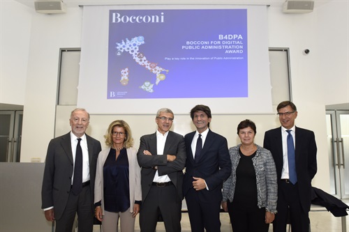 Gianmario Verona, Rettore dell'Università Bocconi, Diego Piacentini, Commissario 
Gianmario Verona, Rettore dell'Università Bocconi, Diego Piacentini, Commissario 
 Straordinario per l'attuazione dell'Agenda Digitale, Roberta Cocco, Assessore all