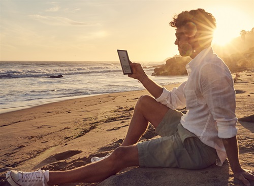 Nuovo Kindle Oasis: dotato di schermo da 7 pollici e 300 ppi e progettato per resistere all’acqua