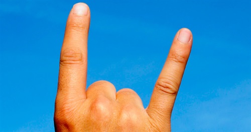 Amore e superstizione: 6 single su 10 credono nella sfortuna