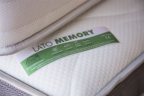 Materasso Memory Matrimoniale modello Top Air misura 160x190 Alto 25 cm con Dispositivo medico classe 1 detraibile con 7 zone differenziate e Rivestimento Aloe Vera con guanciali TULIP MED in omaggio. Prezzo corrente per il Black Friday: EUR 209,00