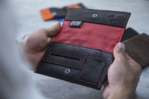 Portatabacco Borsello in vera pelle Lesorem - Pellein
Prezzo corrente:	EUR 19,60