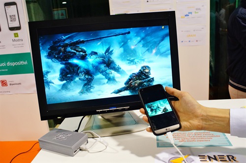 Dispositivo che permette la ricarica e il backup di tutti i device al suo interno e che può svolgere funzionalità da Media Player di EnerMemo - IIS Pacinotti-Archimede, Roma