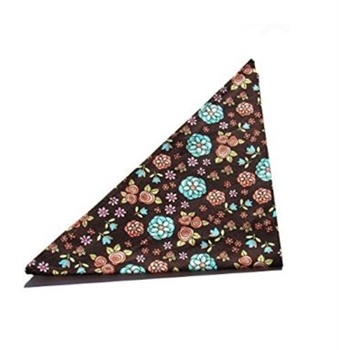 Fazzoletto da taschino, 100% cotone di Atelier Boldetti 
su Amazon Made in Italy: 14,90 euro 