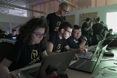 Hack in The Lab - Elmec