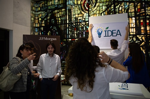 JA Italia - La  presentazione degli stand dei gruppi finalisti