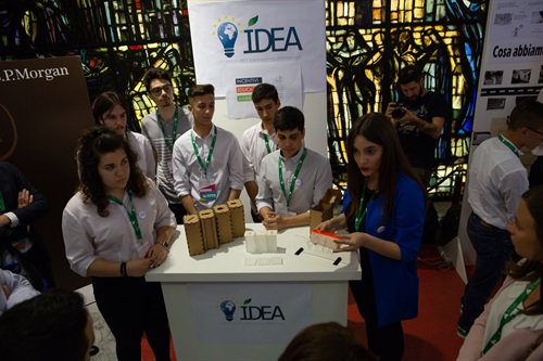 JA Italia - La  presentazione degli stand dei gruppi finalisti