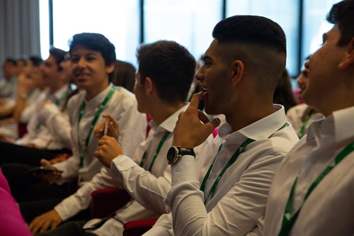 JA Italia - La  presentazione degli stand dei gruppi finalisti