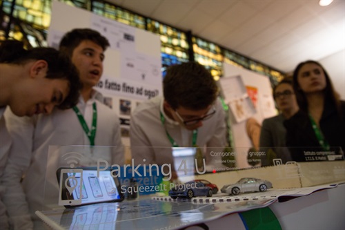 JA Italia - La  presentazione degli stand dei gruppi finalisti