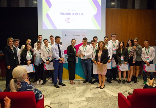 I vincitori del premio Miglior Team 4.0 -  TrashYourTreasure e SqueezeIT