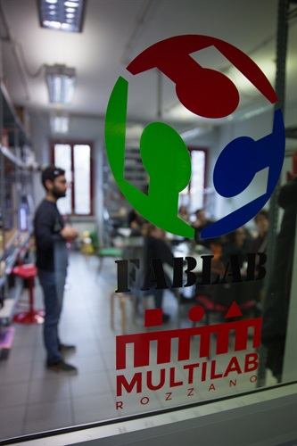 Gli studenti al MULTILAB di Rozzano