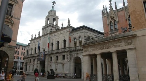 Palazzo Moroni, Padova.jpg