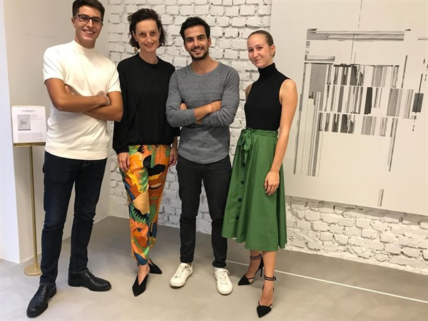 Manuel Fois e il team di Artoday e la gallerista (Federico Montagna, Myriam Kuehne Rauner e Alessia Romano)