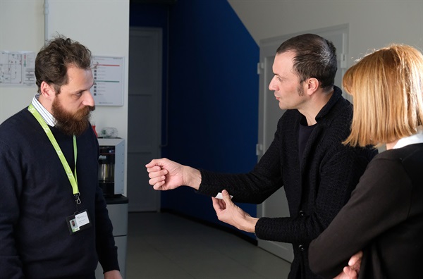 Ivan Basso assieme a Cora Scandroglio,  New Business and Marketing Manager di Elmec Informatica, presso il laboratorio di Elmec 3D