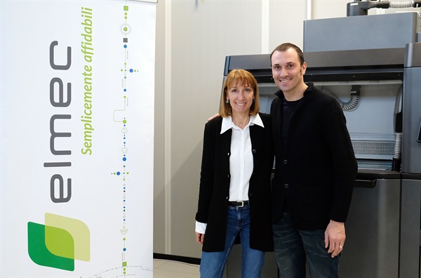 Ivan Basso assieme a Cora Scandroglio,  New Business and Marketing Manager di Elmec Informatica, presso il laboratorio di Elmec 3D