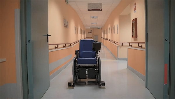 Carrozzella ALBA in movimento autonomo