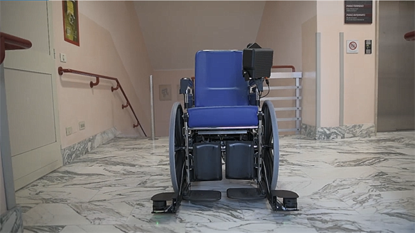 Carrozzella ALBA in movimento autonomo