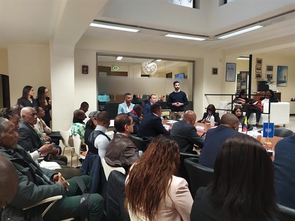 Presentazione dell'azienda italiana Elaisian presenation.jpg