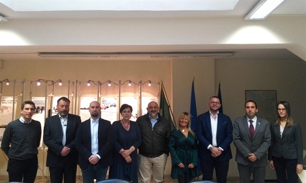 Family Photo with ASS.I.Wa. Ma. (4).jpg