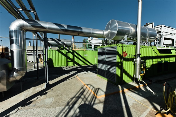 impianto  biogas per produzione energia elettrica.jpg