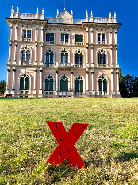 X stampata in 3D davanti alla location del TEDX Varese