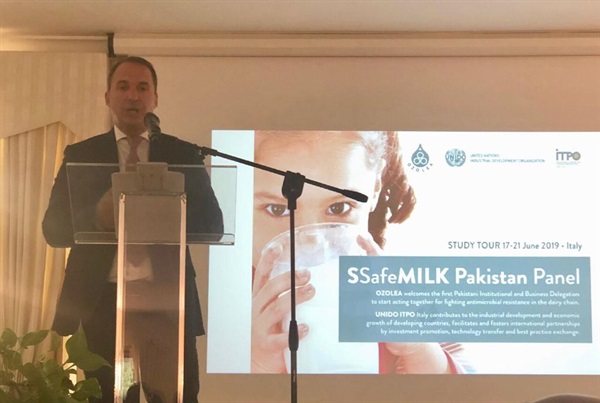 Seminario organizzato presso l'Ambasciata del Pakistan a Roma.jpg