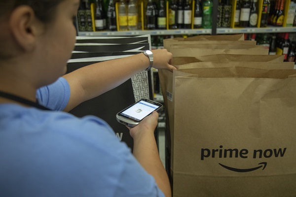 Amazon Prime Now - il primo giorno del nuovo centro di distribuzione urbano di Roma