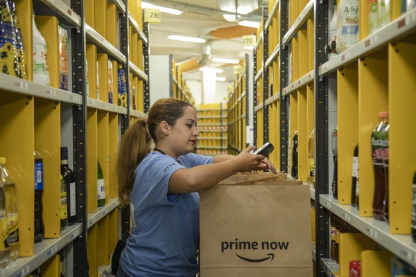 Amazon Prime Now - il primo giorno del nuovo centro di distribuzione urbano di Roma