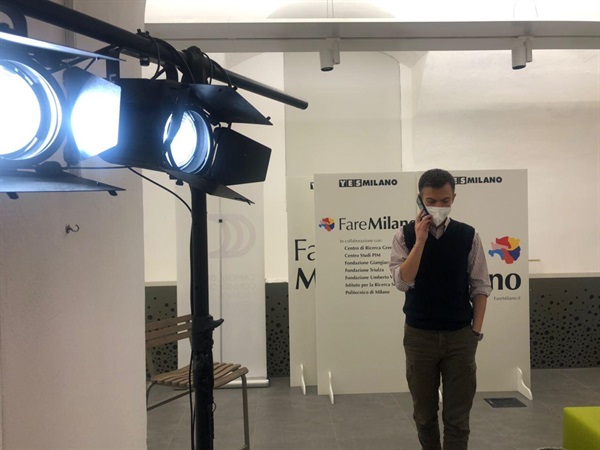 Dietro le quinte -  terzo appuntamento l'età ibrida- 27 ottobre 2020