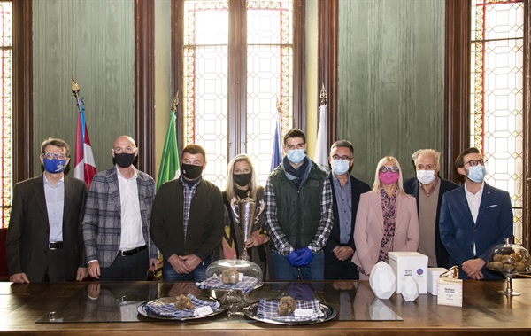 Credits: “Giorgio Perottino – Getty Images for Ente Fiera Internazionale del Tartufo Bianco d’Alba”
